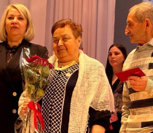 В преддверии Дня матери в Рыбном наградили матерей и семьи