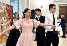 В Рыбном прошел ежегодный школьный бал