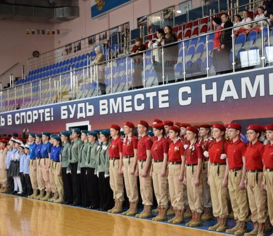 В Рыбном прошел смотр строя и песни юнармейцев