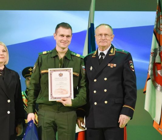 В Рыбном наградили военнослужащих железнодорожных войск