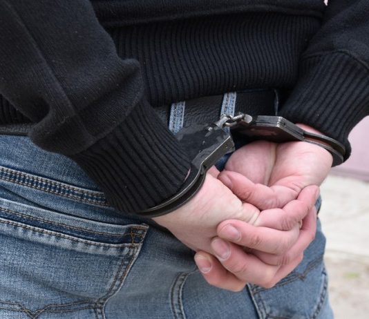 Рыбновские полицейские по горячим следам задержали курьера мошенников