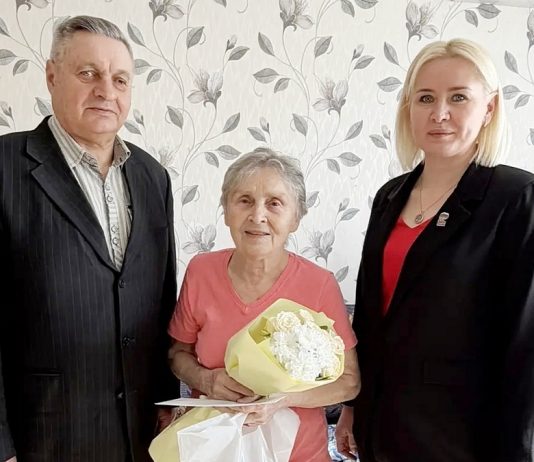 В Рыбном бывшую малолетнюю узницу концлагеря Антонину Брыкову поздравили с днем рождения