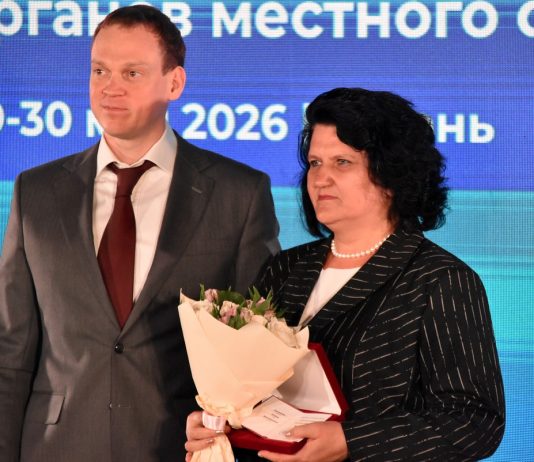Павел Малков вручил награды работникам муниципалитетов