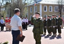 В Рыбном прошел смотр-парад почетных караулов