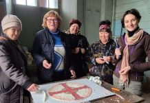 Жители села Сельцы создали мозаику по образу единственной уцелевшей фрески колокольни местного храма