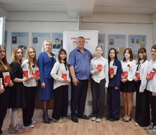 Юным рыбновцам вручили паспорта
