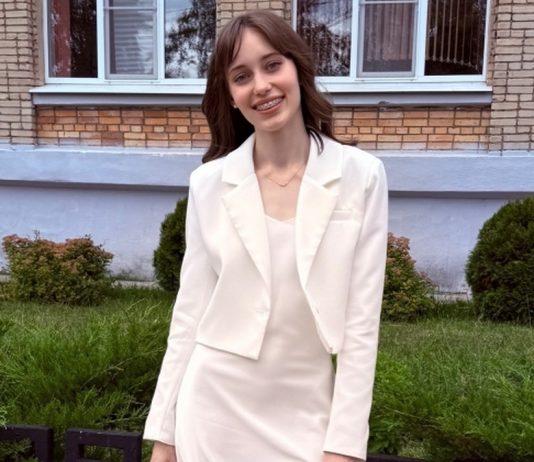 Выпускница Рыбновской школы N 3 Ярослава Парамонова получила 100 баллов на ЕГЭ по биологии.